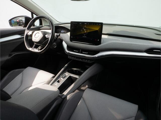 Skoda Enyaq iV 60 SOH 90% Panoramadak/ Stoel-stuurverwarming/ Camera/ Navigatie/ Carplay/ Memory/ Blindspot