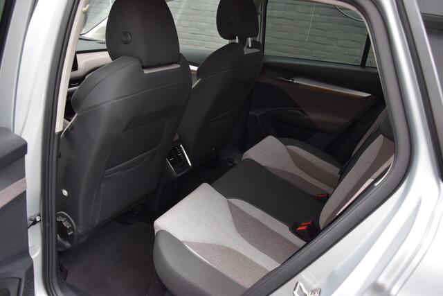 Skoda Enyaq iV 60 | Org. NL | BOVAG Garantie | SOH 93,45% | Warmtepomp | Apple Carplay/Android Auto | Stoelverwarming | 19'' Velgen | Parkeersensoren Achter | Full LED |
