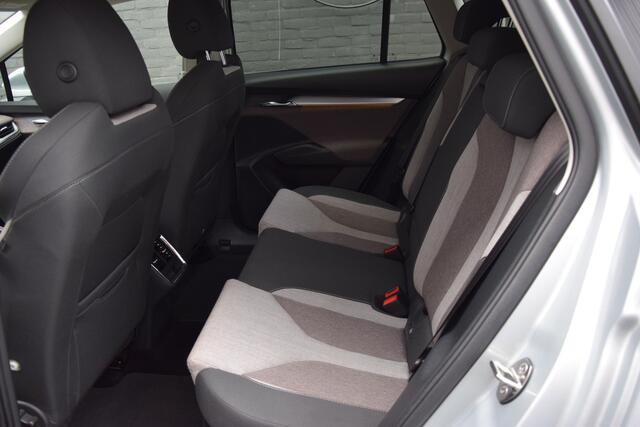 Skoda Enyaq iV 60 | Org. NL | BOVAG Garantie | SOH 93,45% | Warmtepomp | Apple Carplay/Android Auto | Stoelverwarming | 19'' Velgen | Parkeersensoren Achter | Full LED |