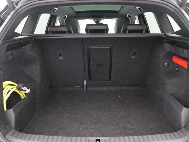 Skoda Enyaq iV 80 Founders Edition Black 204PK Aut. SOH 92,73%, Panoramadak, Trekhaak, Warmtepomp, 21" LM velgen, Memorystoel, 360gr. Camera, Stoel-Stuurverwarming