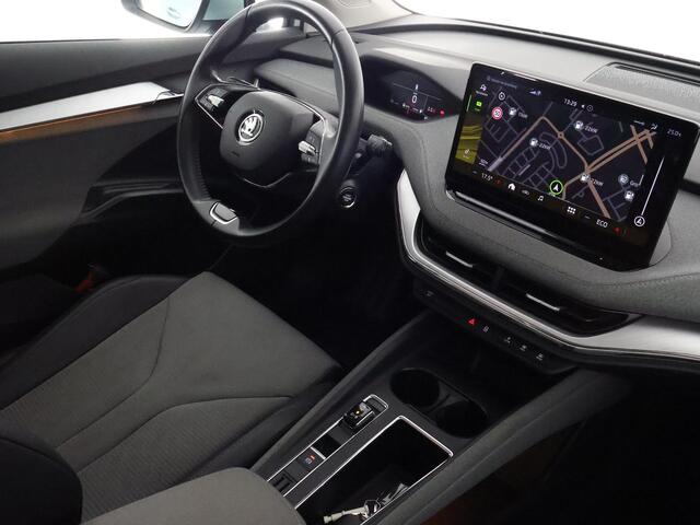 Skoda Enyaq iV 60 Two-Tone 400 km actieradius! | Navigatie | Parkeersensoren | Privacy Glass |