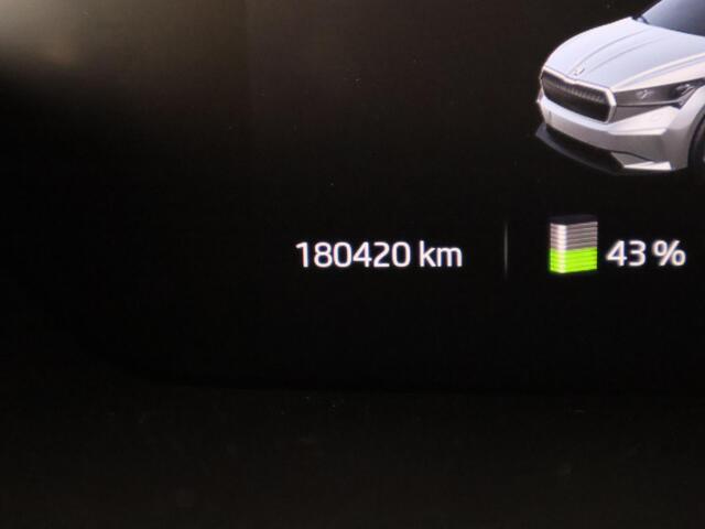 Skoda Enyaq iV 60 Two-Tone 400 km actieradius! | Navigatie | Parkeersensoren | Privacy Glass |