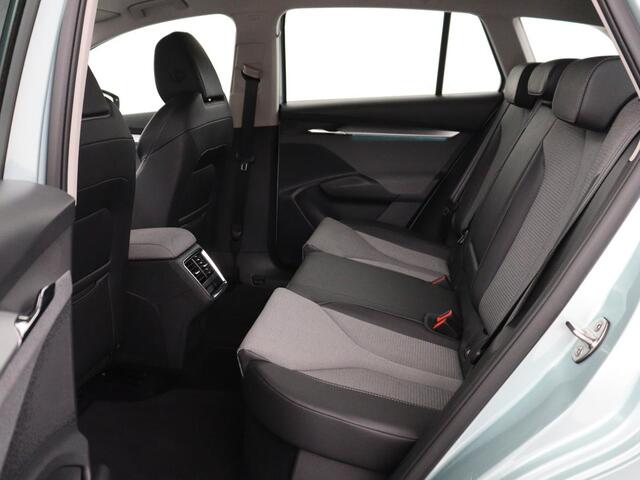 Skoda Enyaq iV 60 | 93.7 % SOH | Cruise control | Camera | 93.7 % SOH | Cruise control | Camera | Carplay | Half Leder | Sfeerverlichting | Climate control |