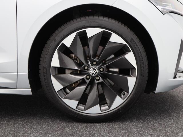 Skoda Enyaq iV 80 Sportline 204 Pk | Stoel/Stuur Verwarming | Achterbank Verwarmd | Cruise Control | Camera | Alacantara | CarPlay | 21 Inch