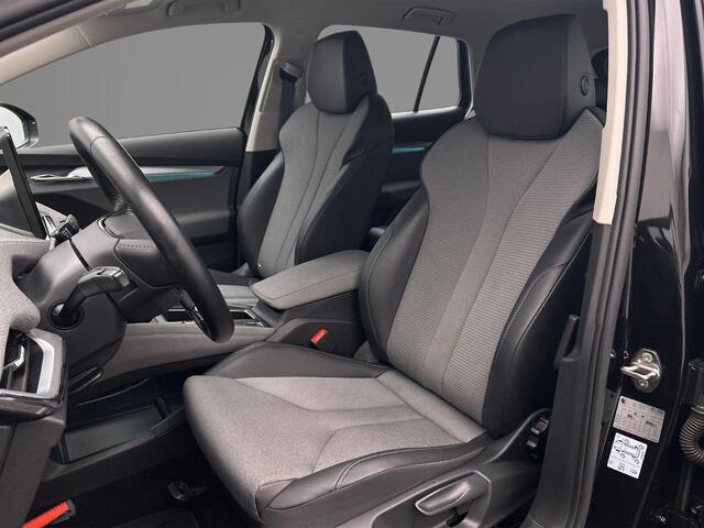 Skoda Enyaq iV 60 180pk Automaat, Trekhaak, Stoelverwarming, Cruise control, Parkeersensoren, App-connect, Navigatie, LED koplampen, Climate control