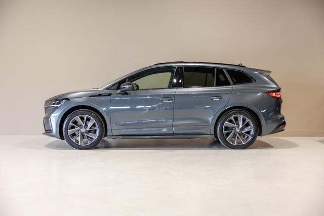 Skoda Enyaq iV 60 Founders Edition Black Sportline / 179pk / Panorama dak / Achteruitrij camera / Memory stoelen /