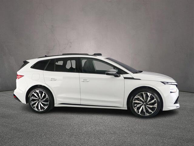 Skoda Enyaq iV 60 Sportline 204pk Automaat, Panoramadak, Stoelverwarming, Stuurverwarming, Achteruitrijcamera, Elektrische achterklep, Dodehoeksensoren, Parkeersensoren, Matrix LED koplampen, Navigatie, App-connect
