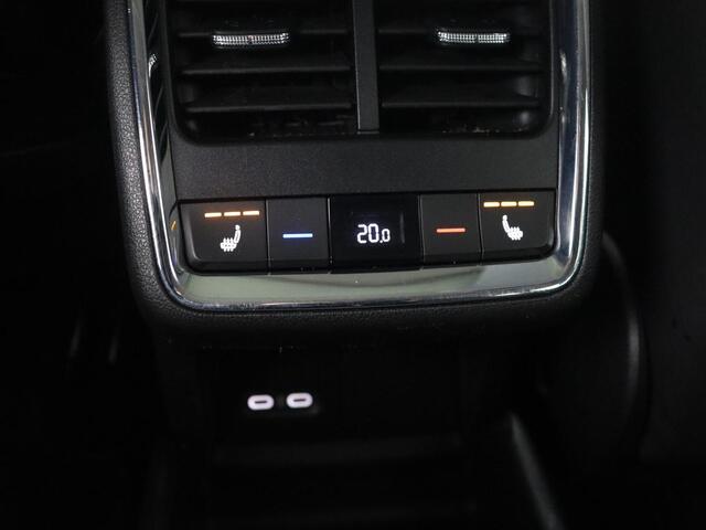 Skoda Enyaq iV 60 | SOH 92,1 % | Trekhaak | Pano.Dak | LED | Stoelverwarming | Navigatie | Apple Carplay |
