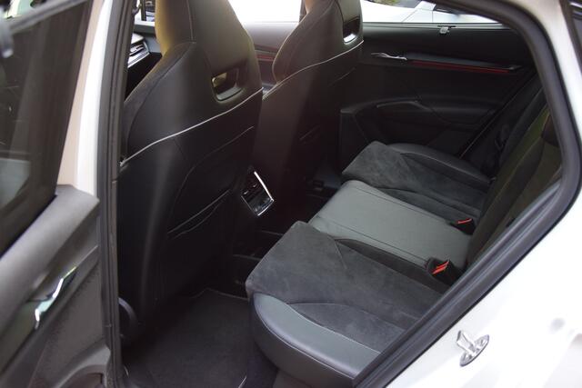 Skoda Enyaq iV Coupé 60 Sportline 180PK | Rijklaar incl. BOVAG Garantie | SOH 91,81% | Org. NL | Trekhaak | Panoramadak | Stoelverwarming | Apple Carplay/Android Auto | Velgen 21'' | El. Kofferklep |