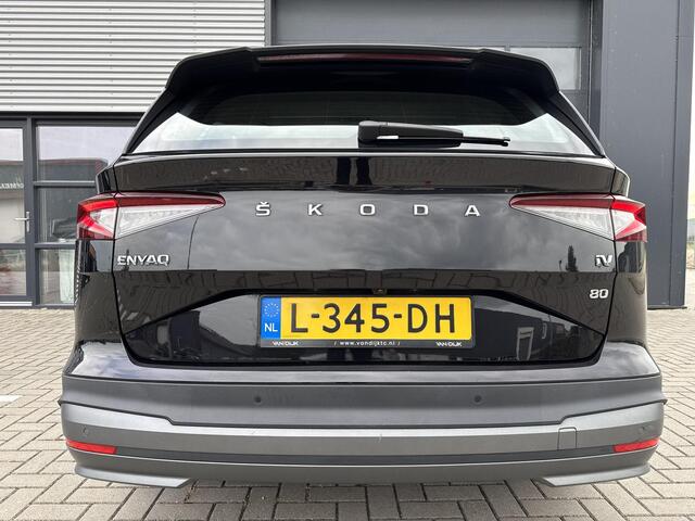 Skoda Enyaq iV 80 ?SOH 90.4% ?Warmtepomp ?Full LED ?Sfeerverlichting ?Navigatie ?Camera ?BLIS ?Stuur- Stoelverwarming ?Adapt. Cruise ?Lichtmetaal 19" ?Parkeersensoren