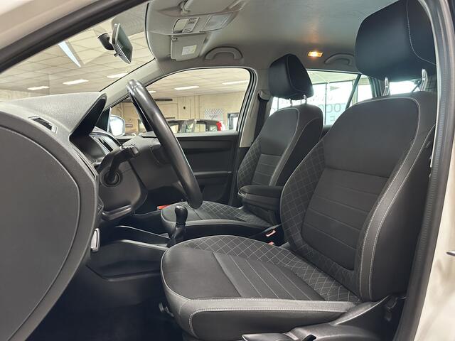 Skoda FABIA Combi 1.0 TSI Ambition/ Trekhaak/ Apple + Android/ Navi/ Airco/ Cruise/ Elek. pakket/ Isofix/ Bluetooth/ Armsteun/ Multi. LEDER. Stuur/ Mistl./ PDC/ Extra getint glas/ Dakrails.