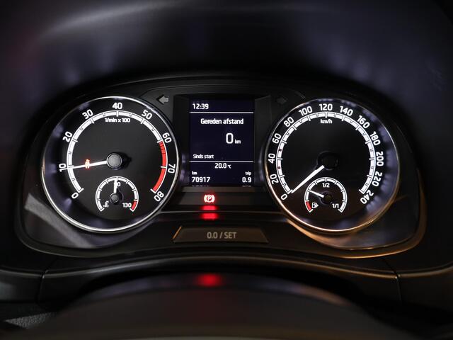 Skoda FABIA Combi 1.0 TSI Business Edition 95 pk | Navigatie via App | Trekhaak | Parkeersensoren | Autom. airco | Stoelverwarming |