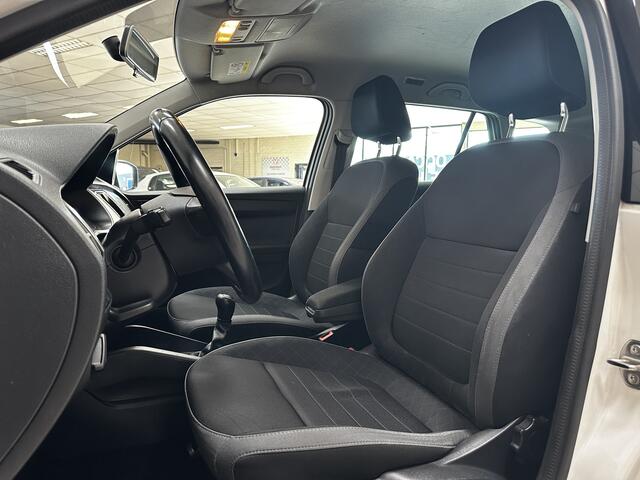Skoda FABIA Combi 1.0 TSI Ambition/ Trekhaak/ Cruise Control/ Airco/ Bluetooth/ Apple+Android/ USB/ Isofix/ Navi /PDC/ Elek.Pakket/ Multi stuur/ Dagrijverlichting LED/ Mistlampen/ Armsteun/ Dakrails.