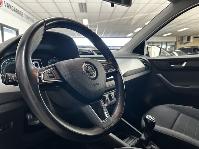 Skoda FABIA Combi 1.0 TSI Ambition/ Trekhaak/ Cruise Control/ Airco/ Bluetooth/ Apple+Android/ USB/ Isofix/ Navi /PDC/ Elek.Pakket/ Multi stuur/ Dagrijverlichting LED/ Mistlampen/ Armsteun/ Dakrails.