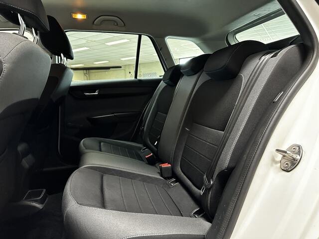 Skoda FABIA Combi 1.0 TSI Ambition/ LED Dagrijverl. Apple+Android/ Trekhaak!/ Airco/ Navi/ Cruise/ Bluetooth/ Multi.LEDER.Stuur/ Elek.Pakket/ Isofix/ PDC Achter.