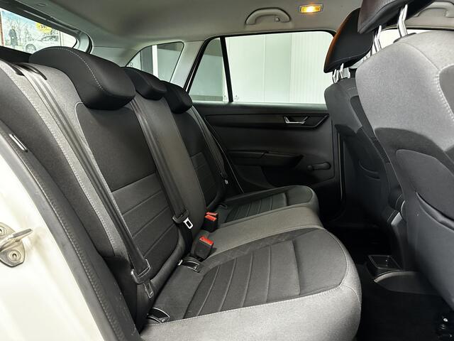 Skoda FABIA Combi 1.0 TSI Ambition/ LED Dagrijverl. Apple+Android/ Trekhaak!/ Airco/ Navi/ Cruise/ Bluetooth/ Multi.LEDER.Stuur/ Elek.Pakket/ Isofix/ PDC Achter.