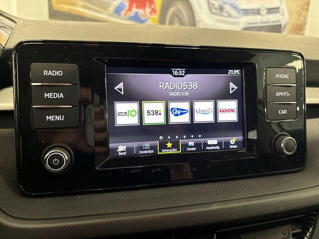 Skoda FABIA 1.0 Tsi 95pk Ambition · Apple/Android Car Play · P-Sensoren · Airco · Cruise Control · 15'' Inch · Garantie t/m 20-11-2027 of 100.000km