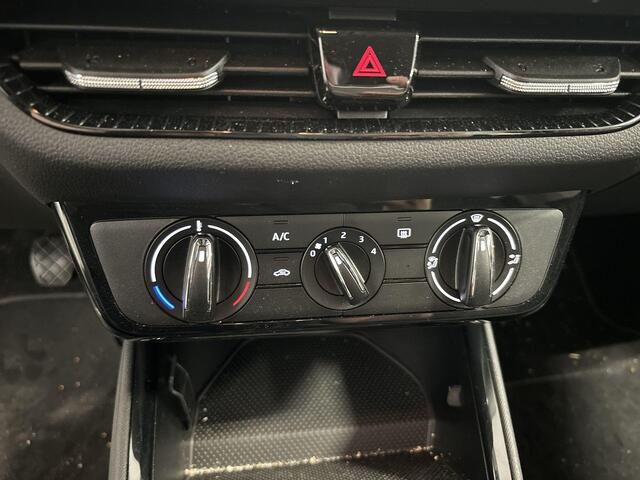 Skoda FABIA 1.0 Tsi 95pk Ambition · Apple/Android Car Play · P-Sensoren · Airco · Cruise Control · 15'' Inch · Garantie t/m 20-11-2027 of 100.000km