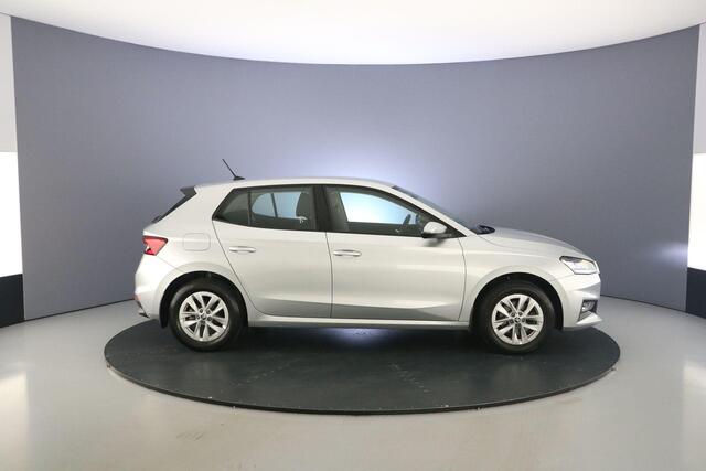 Skoda FABIA Ambition 1.0 TSI 110pk DSG Automaat Cruise control, Parkeersensoren, App connect, Stoelverwarming, Airco, DAB, Radio, Bluetooth, LED koplampen