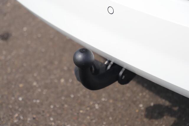 Skoda FABIA Combi 1.0 TSI Ambition 95PK Trekhaak Navigatie Carplay Android Bluetooth Parkeersensor Getint Glas