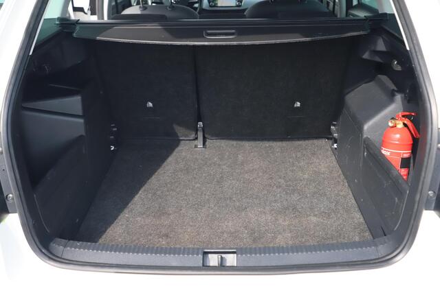 Skoda FABIA Combi 1.0 TSI Ambition 95PK Trekhaak Navigatie Carplay Android Bluetooth Parkeersensor Getint Glas