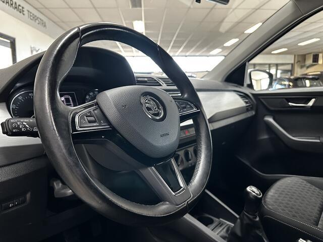Skoda FABIA Combi 1.0 TSI Drive/ Trekhaak/ 16'' LMV/ LED Dagrijverl./ Navi/ Airco/ Cruise/ Elek. pakket/ Isofix/ Bluetooth/ Armsteun/ Multi. LEDER. Stuur/ Mistl./ PDC/ Dakrails.