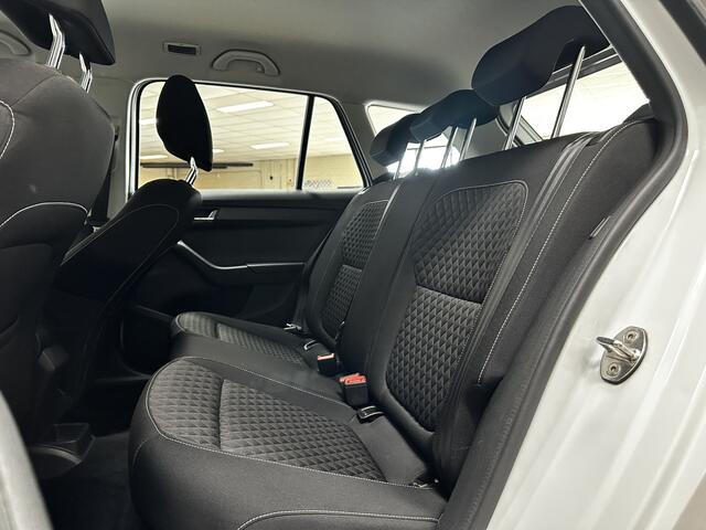 Skoda FABIA Combi 1.0 TSI Drive/ Trekhaak/ 16'' LMV/ LED Dagrijverl./ Navi/ Airco/ Cruise/ Elek. pakket/ Isofix/ Bluetooth/ Armsteun/ Multi. LEDER. Stuur/ Mistl./ PDC/ Dakrails.