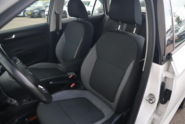 Skoda FABIA Combi 1.0 TSI Business Edition 95PK 16 inch Navigatie Carplay Bluetooth Android Airco Cruise Parkeersensor