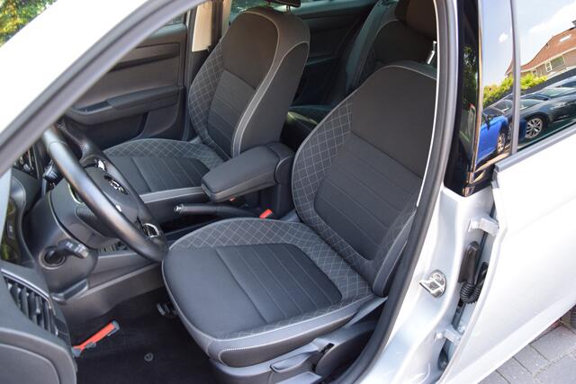Skoda FABIA 1.0 TSI 96PK Ambition | Org. NL | BOVAG Garantie | Cruise & Climate Control | Parkeersensoren | 15'' Velgen | Apple Carplay/ Android Auto | LED Dagrijverlichting |