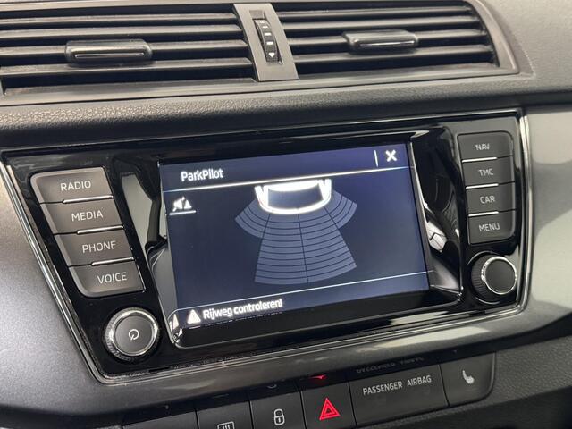Skoda FABIA Combi 1.0 TSI DSG Business Edition Trekhaak Navigatie Apple Carplay/Android Auto Parkeersensoren achter Stoelverwarming Cruise Control Airco