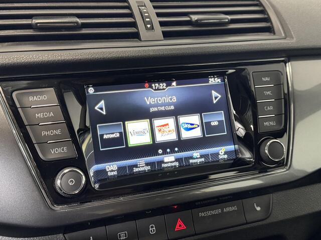 Skoda FABIA Combi 1.0 TSI DSG Business Edition Trekhaak Navigatie Apple Carplay/Android Auto Parkeersensoren achter Stoelverwarming Cruise Control Airco