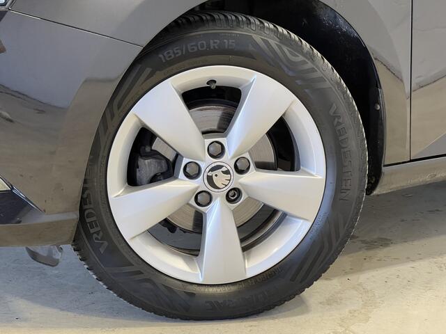 Skoda FABIA 1.2 TSI JOY | Parkeersensoren Achter | Lichtmetalen Velgen 15" | Microvezel Bekleding | Cruise Control | Airco | Bluetooth | Radio |