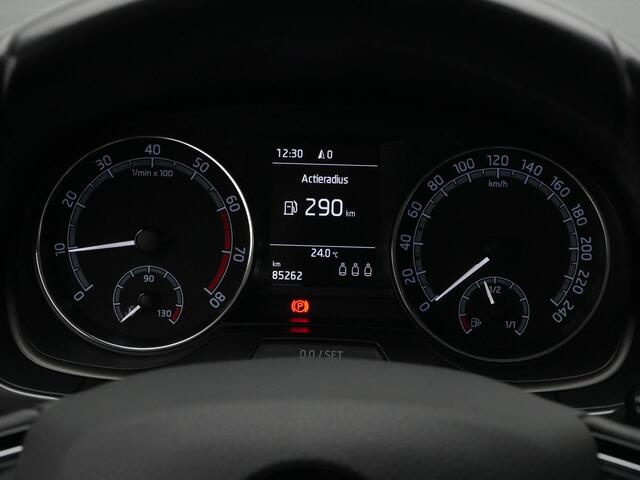 Skoda FABIA Combi 1.0 TSI 95 pk Business Edition | Trekhaak | Parkeersensoren achter | Stoelverwarming | Cruise Control | Climatronic | 16 inch