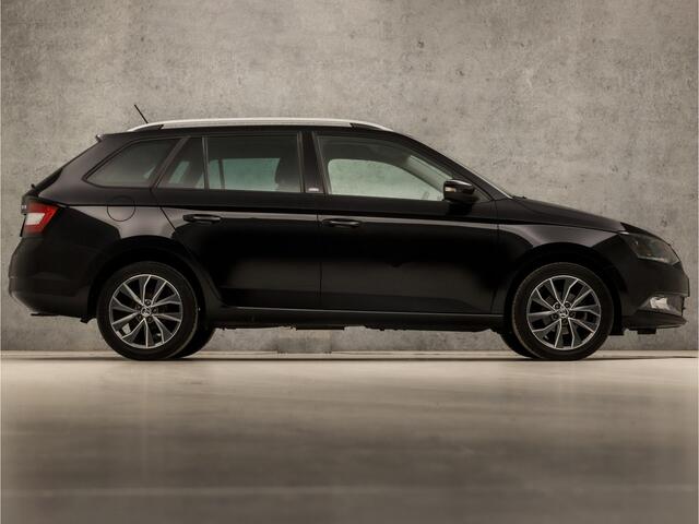Skoda FABIA Combi 1.2 TSI Sport (APPLE CARPLAY, NAVIGATIE, STOELVERWARMING, CRUISE, SPORTSTOELEN, PARKEERSENSOREN, GETINT GLAS, NIEUWE APK, NIEUWSTAAT)