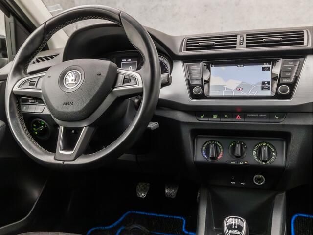 Skoda FABIA Combi 1.2 TSI Sport (APPLE CARPLAY, NAVIGATIE, STOELVERWARMING, CRUISE, SPORTSTOELEN, PARKEERSENSOREN, GETINT GLAS, NIEUWE APK, NIEUWSTAAT)