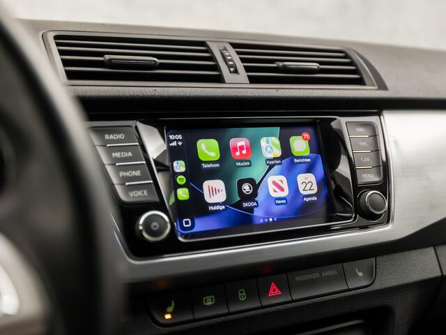 Skoda FABIA Combi 1.2 TSI Sport (APPLE CARPLAY, NAVIGATIE, STOELVERWARMING, CRUISE, SPORTSTOELEN, PARKEERSENSOREN, GETINT GLAS, NIEUWE APK, NIEUWSTAAT)