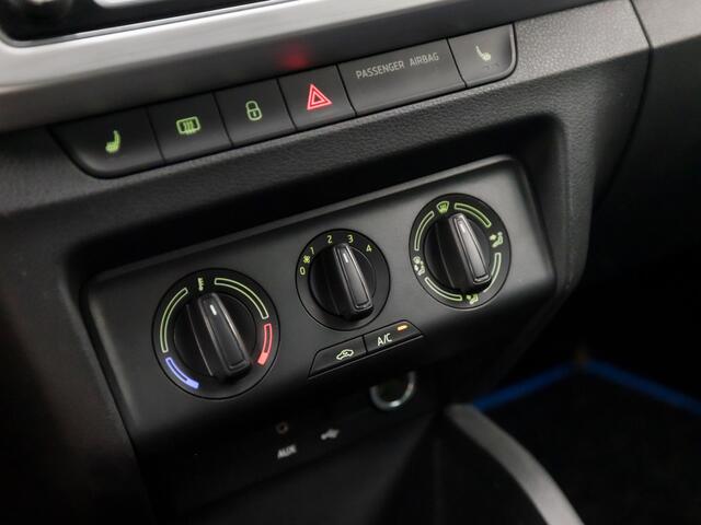 Skoda FABIA Combi 1.2 TSI Sport (APPLE CARPLAY, NAVIGATIE, STOELVERWARMING, CRUISE, SPORTSTOELEN, PARKEERSENSOREN, GETINT GLAS, NIEUWE APK, NIEUWSTAAT)