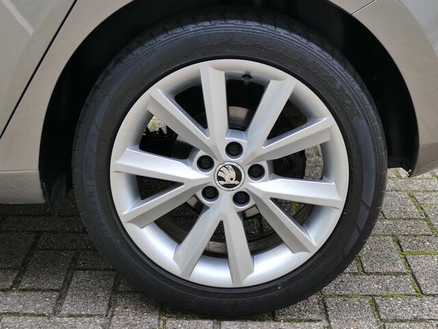 Skoda FABIA 1.2 TSI cruise control | parkeersensoren | afneembare trekhaak