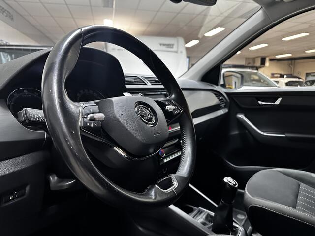 Skoda FABIA Combi 1.0 TSI Style/ Trekhaak/ PDC V+A/ Extra getint Glas/ DAB+/ 15'' LMV/ Apple + Android/ Navi/ Clima/ Cruise/ Elek. pakket/ Isofix/ Bluetooth/ Multi. LEDER. Stuur/ Mistl./ LED Dagrijverl./ Dakrails.