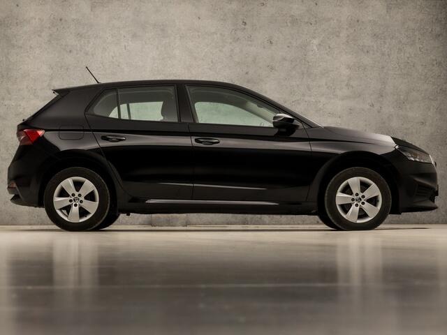 Skoda FABIA 1.0 TSI Sport Automaat (APPLE CARPLAY, GROOT NAVI, STOELVERWARMING, ADAPTIVE CRUISE, SPORTSTOELEN, LED KOPLAMPEN, LANE ASSIST, NIEUWE APK, NIEUWSTAAT)