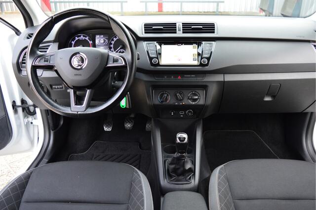 Skoda FABIA Combi 1.0 TSI Ambition O.a: Carplay, Trekhaak, PDC, Airco, Navi, Rijklaar, Etc. All-in prijs!
