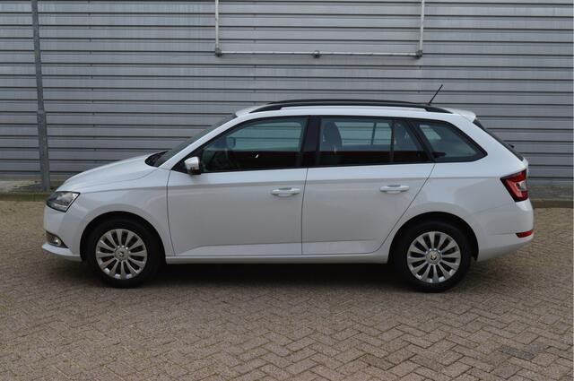 Skoda FABIA Combi 1.0 TSI Ambition O.a: Carplay, Trekhaak, PDC, Airco, Navi, Rijklaar, Etc. All-in prijs!