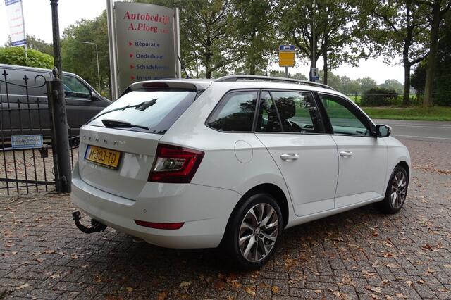 Skoda FABIA Combi 1.0 TSI Bus. Edition Navigatie Trekhaak 1e eig
