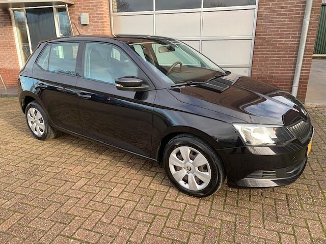 Skoda FABIA 1.0 Active Apple carplay / Android