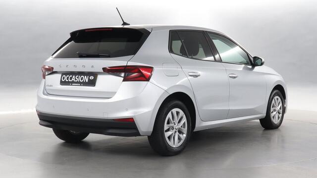 Skoda FABIA 1.0 MPI 80pk Ambition / Navigatie via App connect / Parkeersensoren