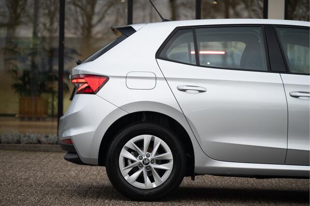 Skoda FABIA 1.0 TSI 130 jaar editie | Navi by App | Camera | Stoelverw. | PDC |