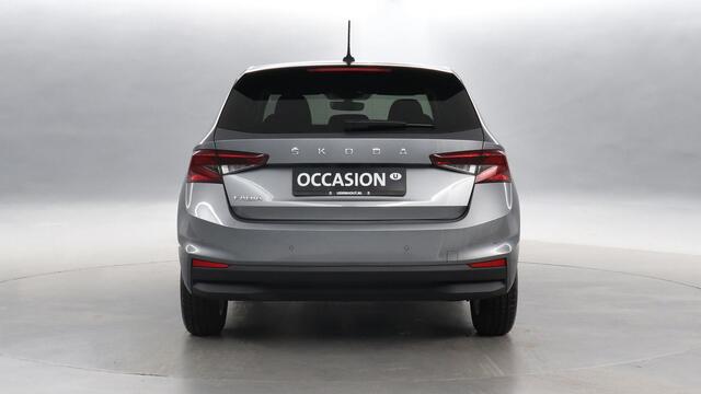 Skoda FABIA 1.0 TSI 95pk Ambition / Navigatie via App connect / Parkeersensoren / Cruise control