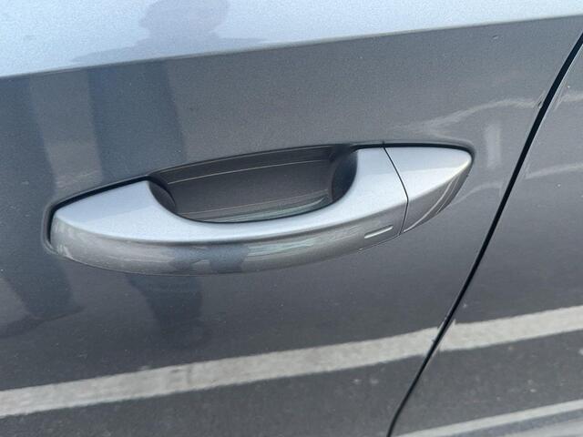 Skoda FABIA 1.0 TSI Business Edition Parkeersensoren | Navigatie via App | Privacy Glass | Apple Carplay of Android auto