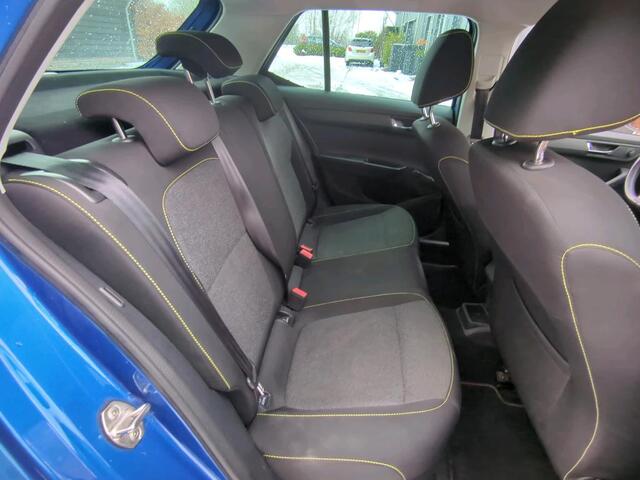 Skoda FABIA 1.0 TSI 95PK Business Edition / Parkeersensoren Achter / 16" LMV / App-Connect / Cruise Control / Getint glas