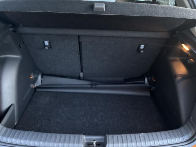 Skoda FABIA 5DRS 1.0 TSI Business Edition Trekhaak / Navigatie / Full LED